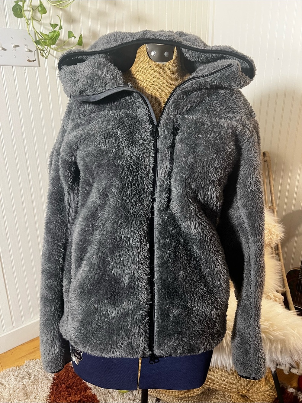 Cozy Women's UNIQLO plush Faux Fur Hooded Jacket - Gray